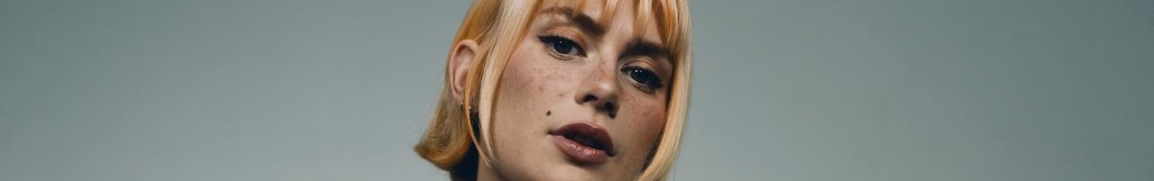 31.3.26 Alli Neumann 66297-17994-Alli-Neumann_press-pics1_Vom-anderen-Stern_-c_Tom-Blanc_small-querformat-1280x660