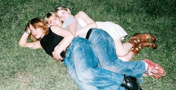 23.4.26 70097-20010-lovehead_pressefotos_digital-1-4-querformat-1280x660